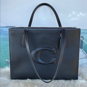Coach Nina Tote bag in black.
